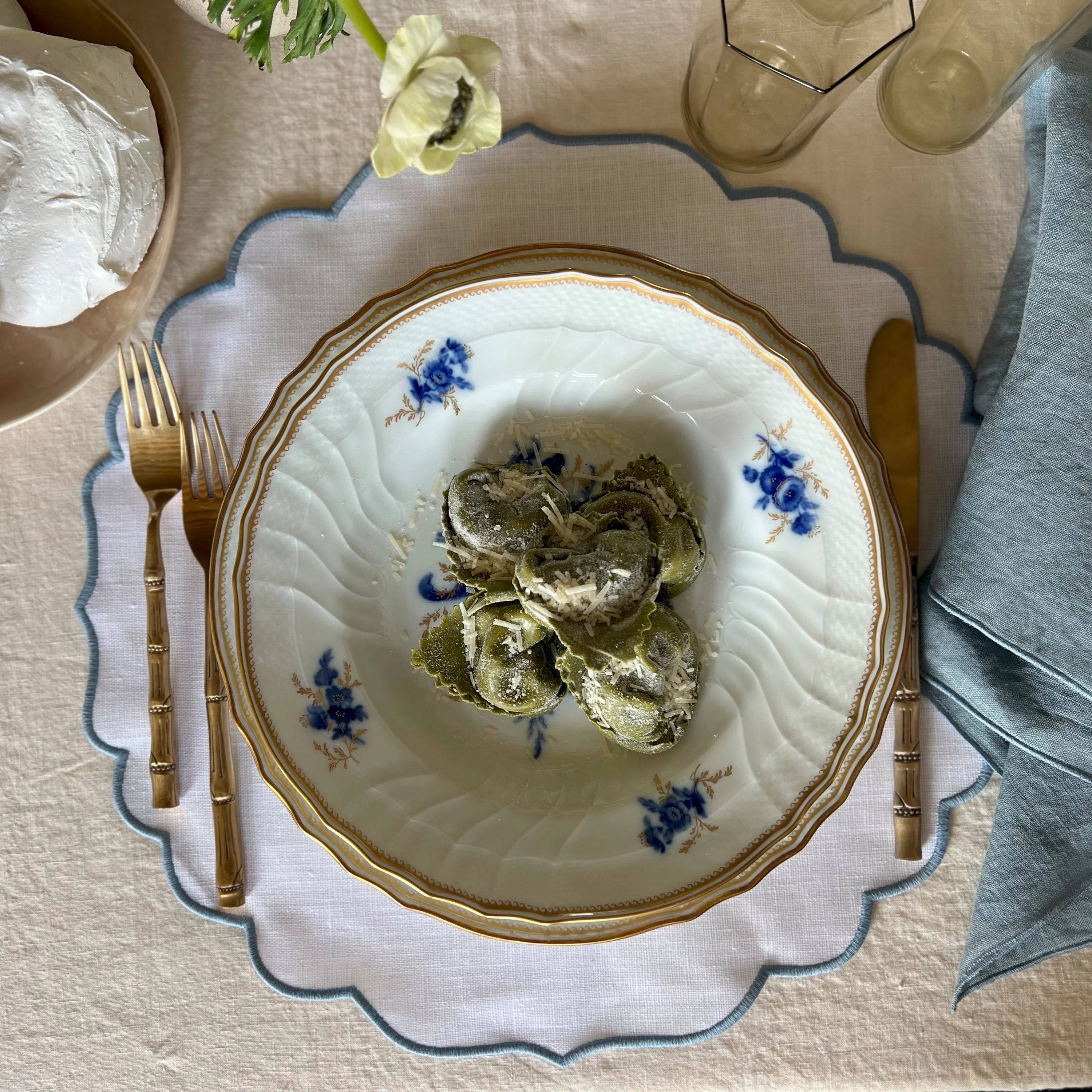 Waxed Rectangular/Oval Linen Scalloped Placemat (Set of 4)